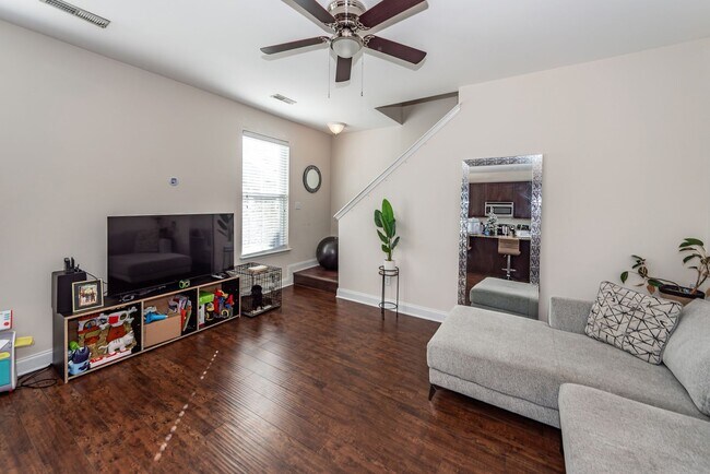 Building Photo - 3 Bedroom, 2.5 Bathroom Home in Eagle Run - Ladson