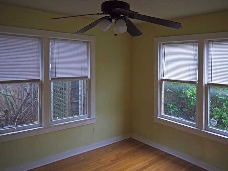 Building Photo - 208 N 8th St