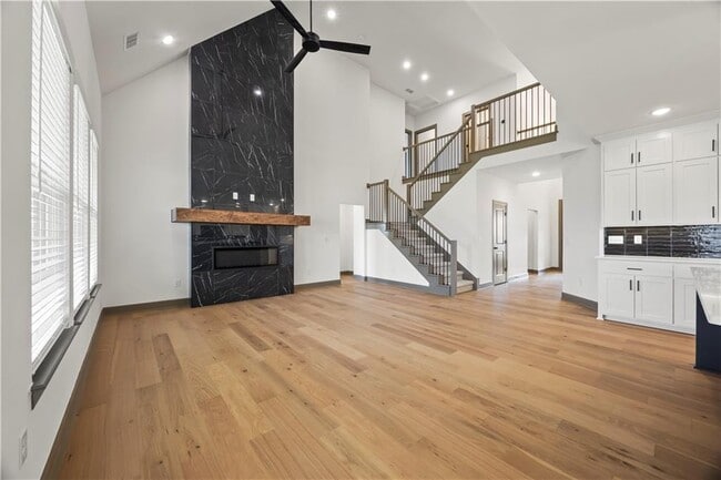 Building Photo - 1241 Mammoth St