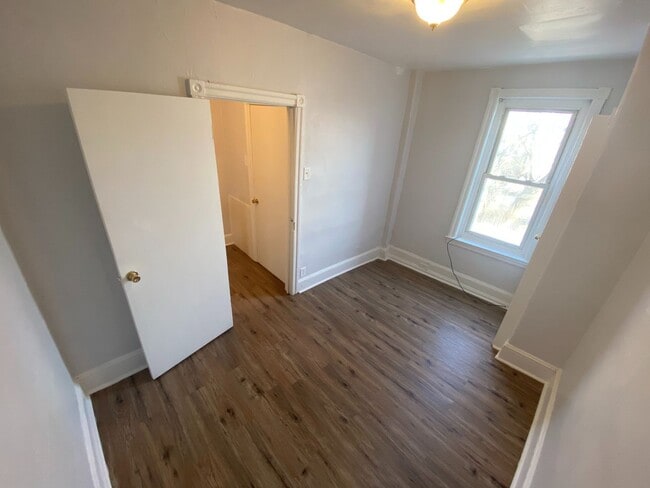 Building Photo - Quaint Two Bedroom Home in Overbrook with NEW Floors and Kitchen!
