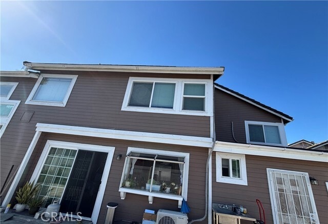 Building Photo - 820 N Justin Pl