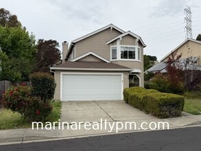 Building Photo - Glen Cove Beauty 3 bed 2.5  bath 2 Story home in established neighborhood