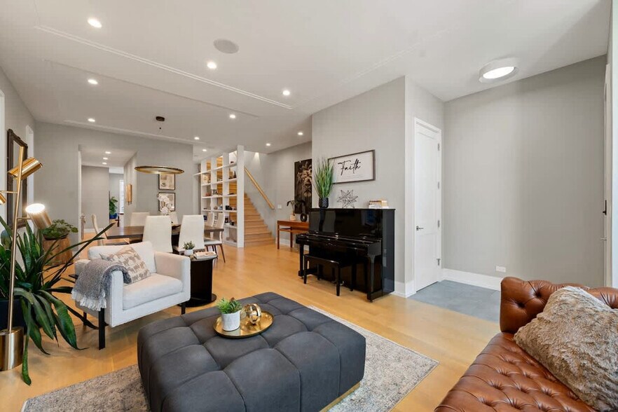 Building Photo - 1307 N Bell Ave