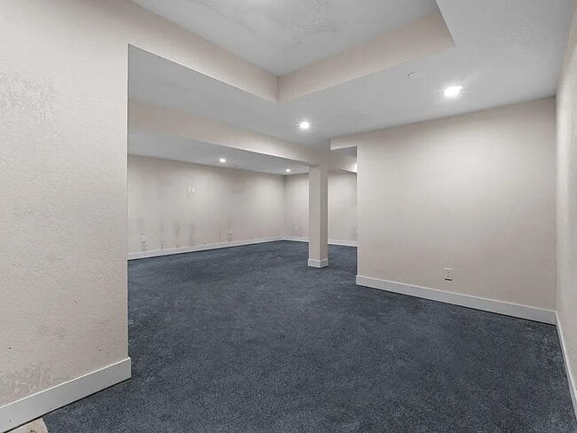 Building Photo - 9000 Big Canon Pl