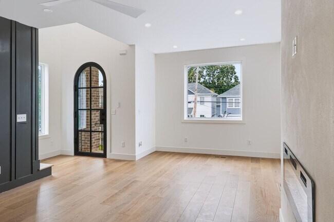 Building Photo - Modern Living & Downtown Skyline Views!