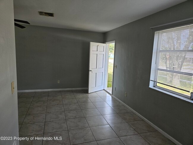 Building Photo - 4623 Cynthia Ln