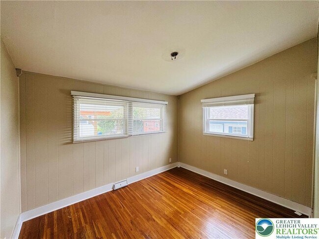 Building Photo - 1522 Elayne St