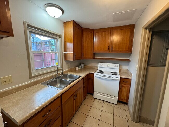 Building Photo - 4847 Mt Vernon Dr