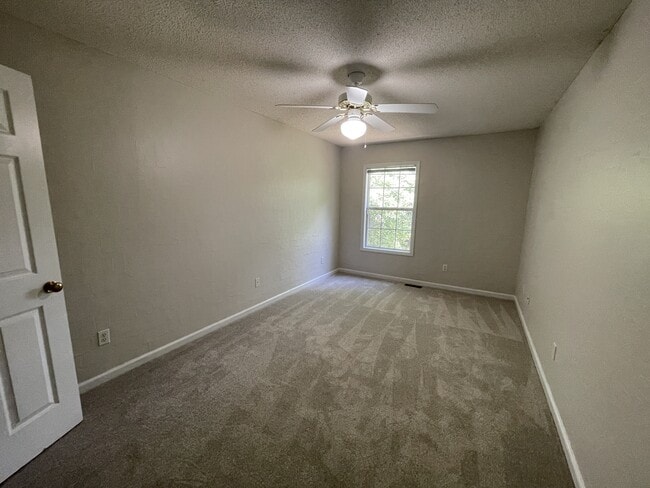 Building Photo - 112 Candle Brook Dr