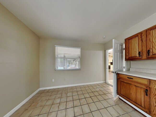 Building Photo - 37 W Rubber Tree Dr