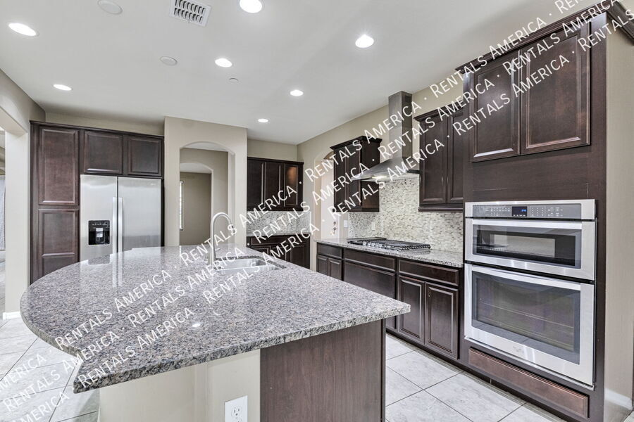 Building Photo - 11042 E Lone Pine Pl