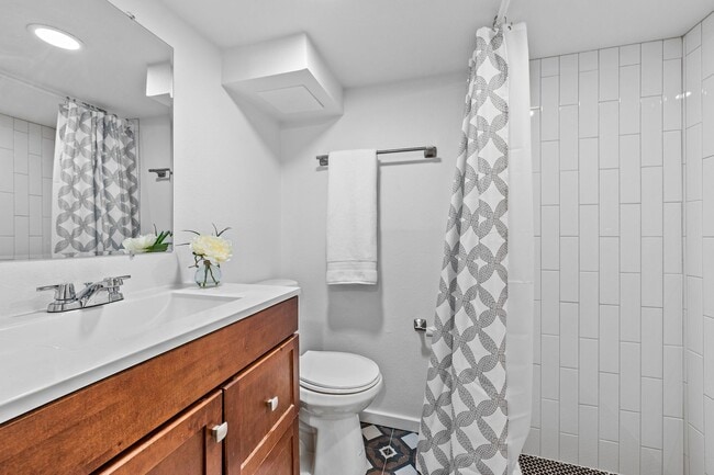 Building Photo - 44 Monroe St