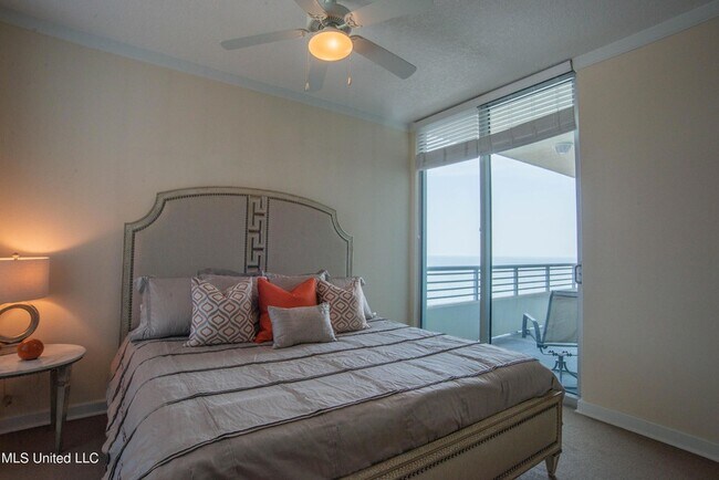 Building Photo - 2060 Beach Blvd