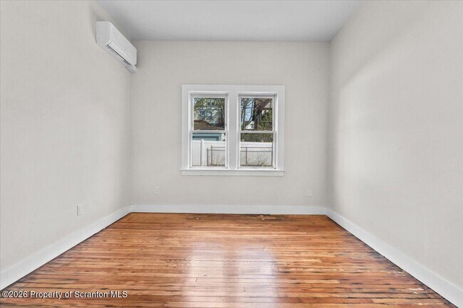 Building Photo - 840 Clay Ave