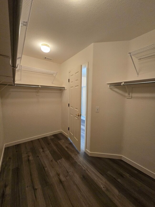 Building Photo - A Fabulous 3 Bedroom Home in Seven Hills