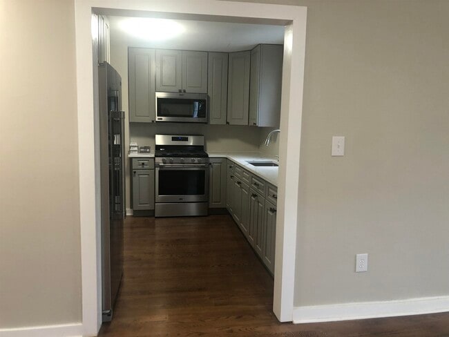 Building Photo - 18 Britton St