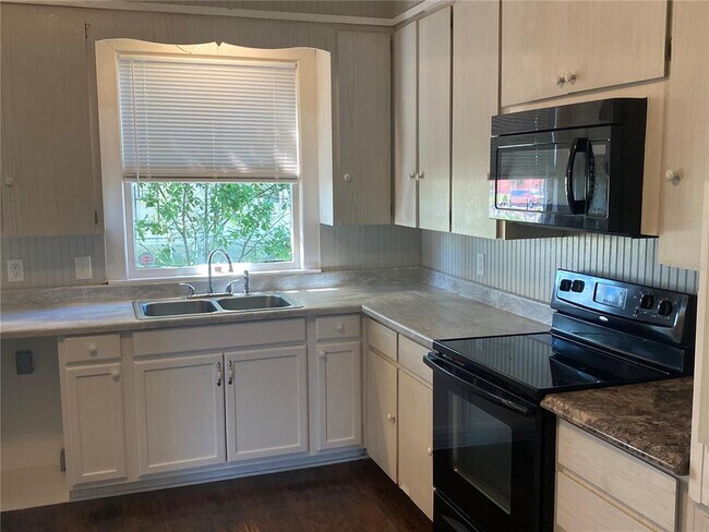 Building Photo - 4325 US-17