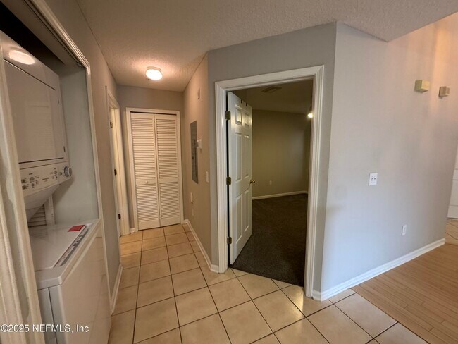 Building Photo - 6069 Maggies Cir
