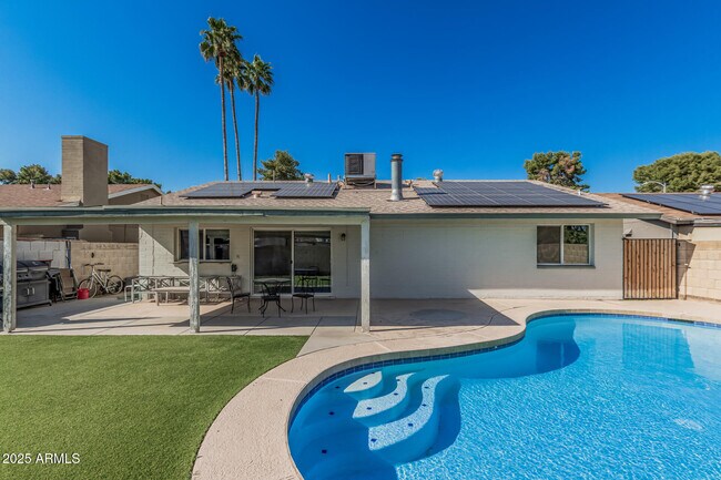 Building Photo - 3741 W Poinsettia Dr