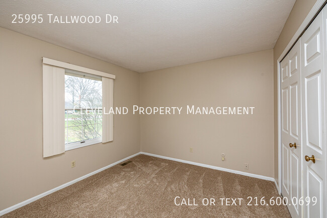 Building Photo - 25995 Tallwood Dr