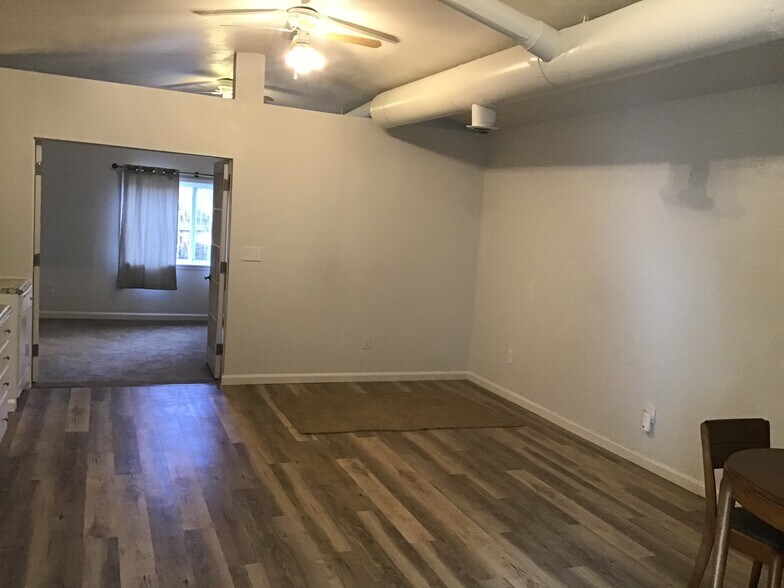 Building Photo - 8605 S Brentwood St