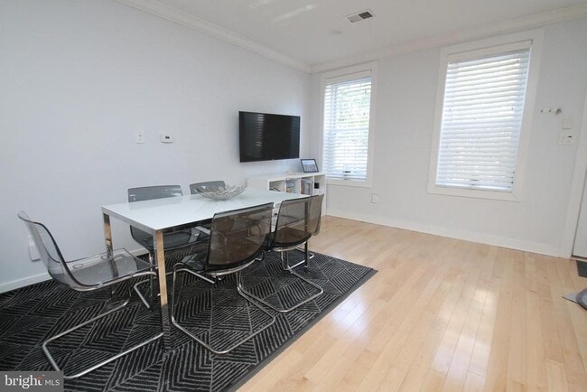 Building Photo - 703 S 17th St