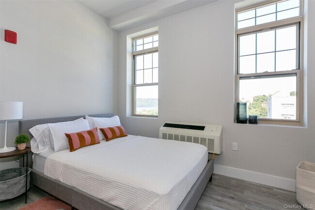 Building Photo - 70 Ashburton Ave