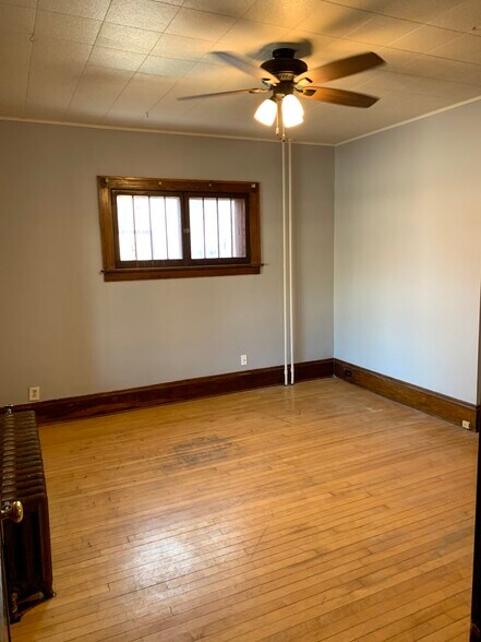 Building Photo - 415 9th St S