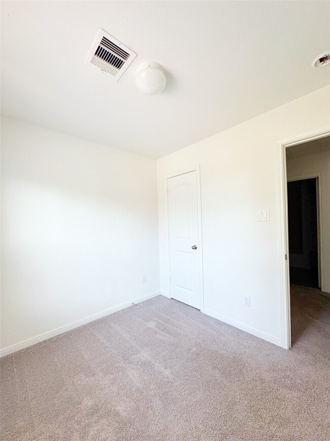 Building Photo - 245 Water Oak