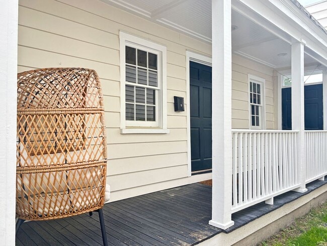 Building Photo - Available July 9th. FULLY FURNISHED 3 BR i...