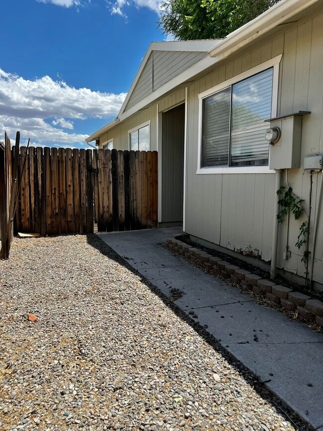 Building Photo - 2950 Harding Cir