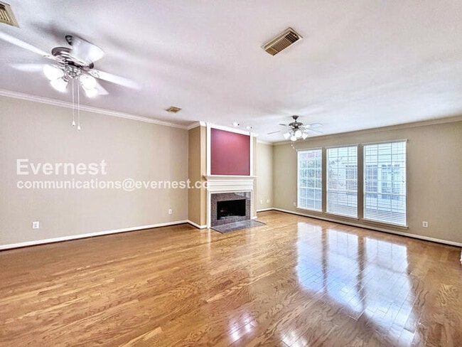 Building Photo - 2244 La Branch St