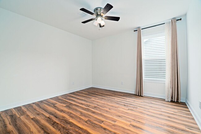 Building Photo - Your Calm Charleston Retreat!