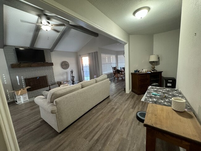 Building Photo - 304 N Essex Dr