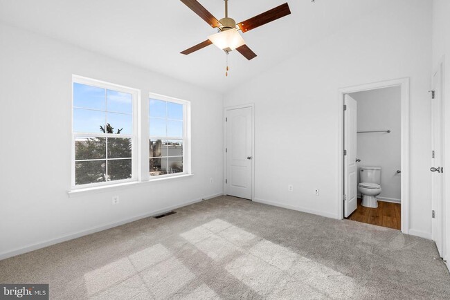 Building Photo - 478 Peleton St