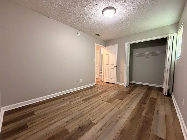 Building Photo - 205 Rustwood Dr