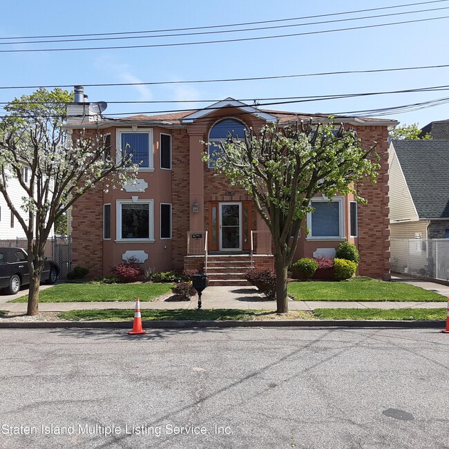Building Photo - 81 Seacrest Ave