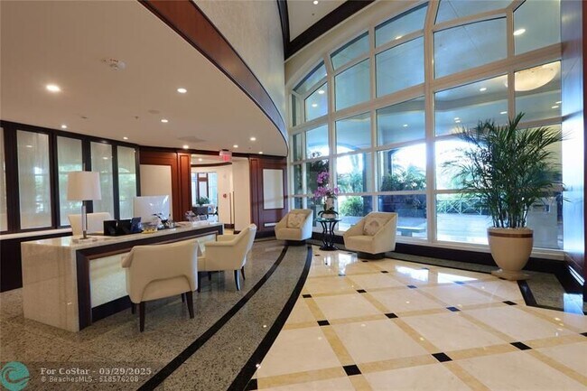 Building Photo - 411 N New River Dr E