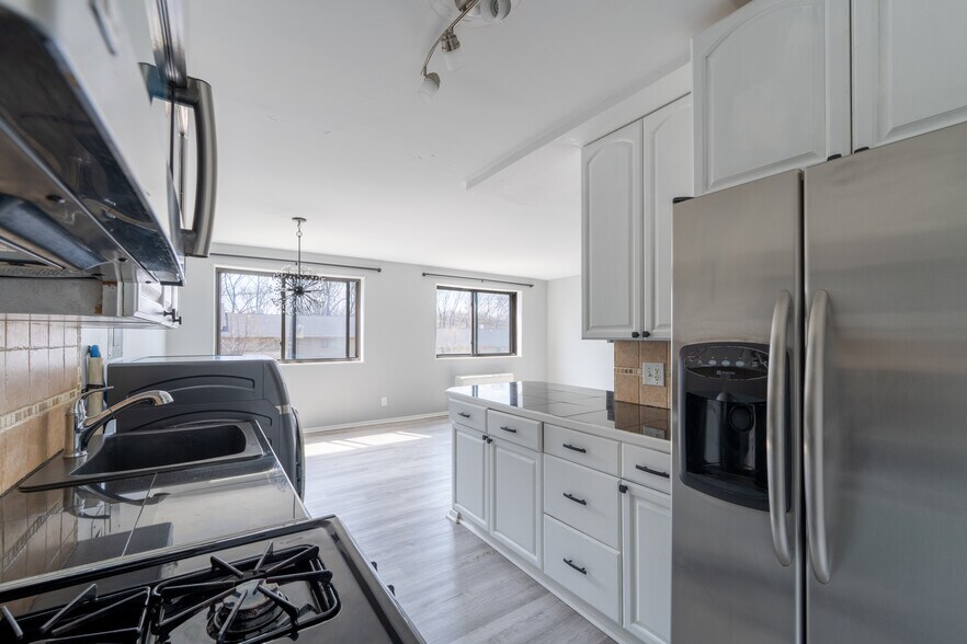 Building Photo - 8601 Manchester Rd