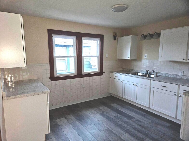 Building Photo - 536 Winspear Ave