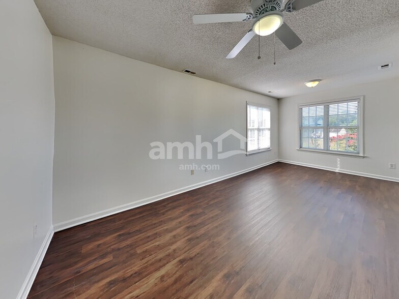 Building Photo - 5464 Grand Traverse Dr