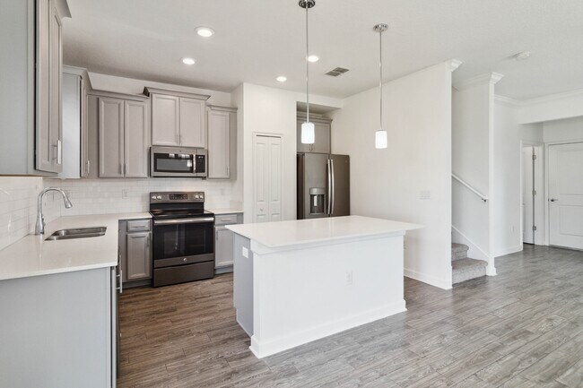 Building Photo - 1318 Royal St. George Blvd