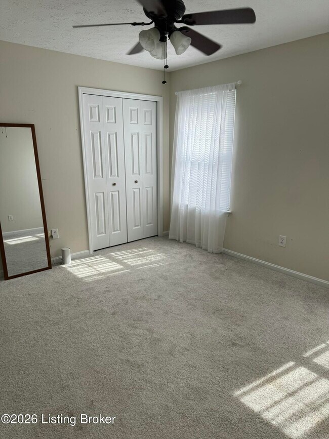 Building Photo - 4110 Hickoryview Dr