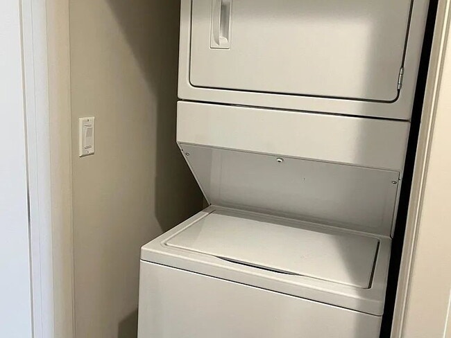 Building Photo - 790 E Irving Park Rd