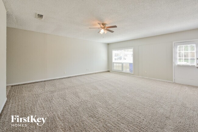Building Photo - 7621 Clover Ln