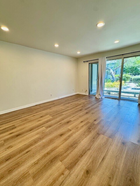Building Photo - 1036 Oak Grove Rd