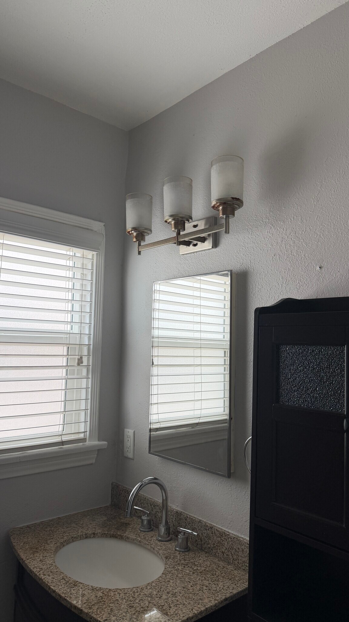 Building Photo - 5169 Pickford St