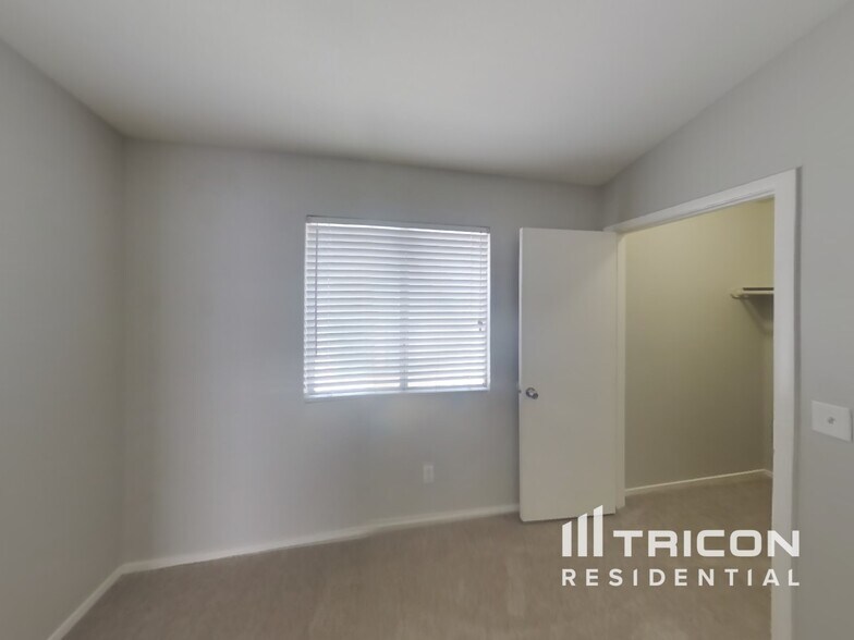 Building Photo - 2900 Mt Hope Dr