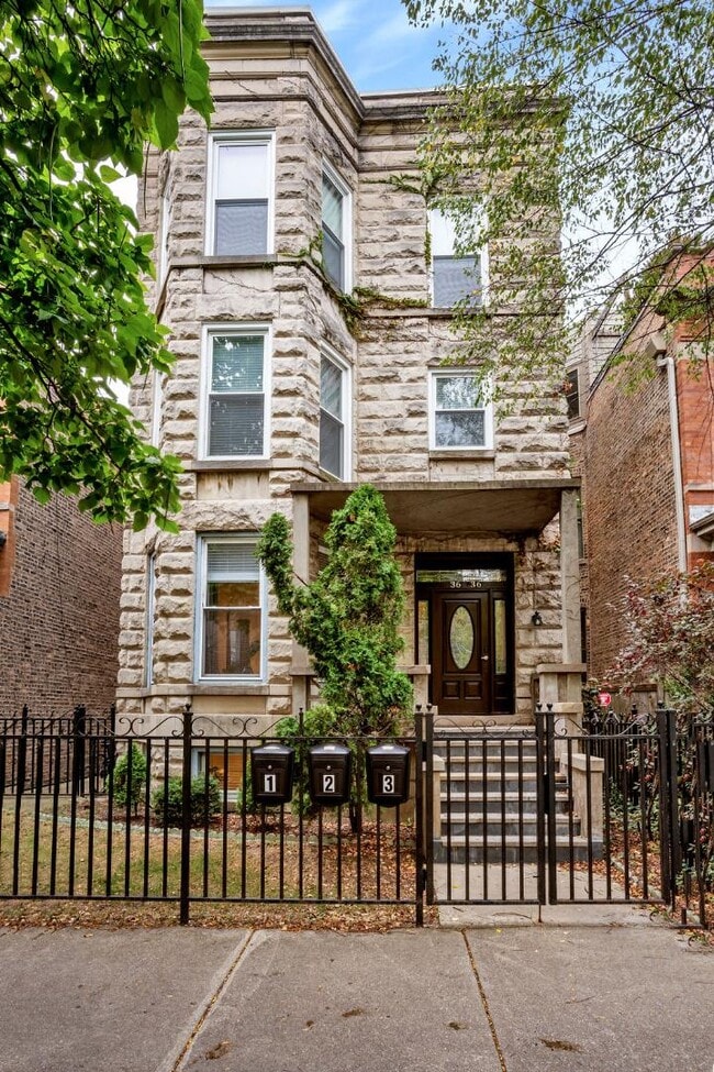 Building Photo - 3636 N Racine Ave