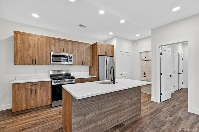 Building Photo - 19 Welling Pl